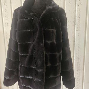 NEW WITHOUT TAGS DENNIS BASSO BLACK FAUX FUR COAT- SIZE LARGE